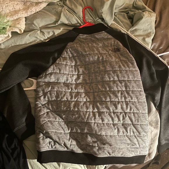 The north face men’s puffer jacket - Picture 3 of 3